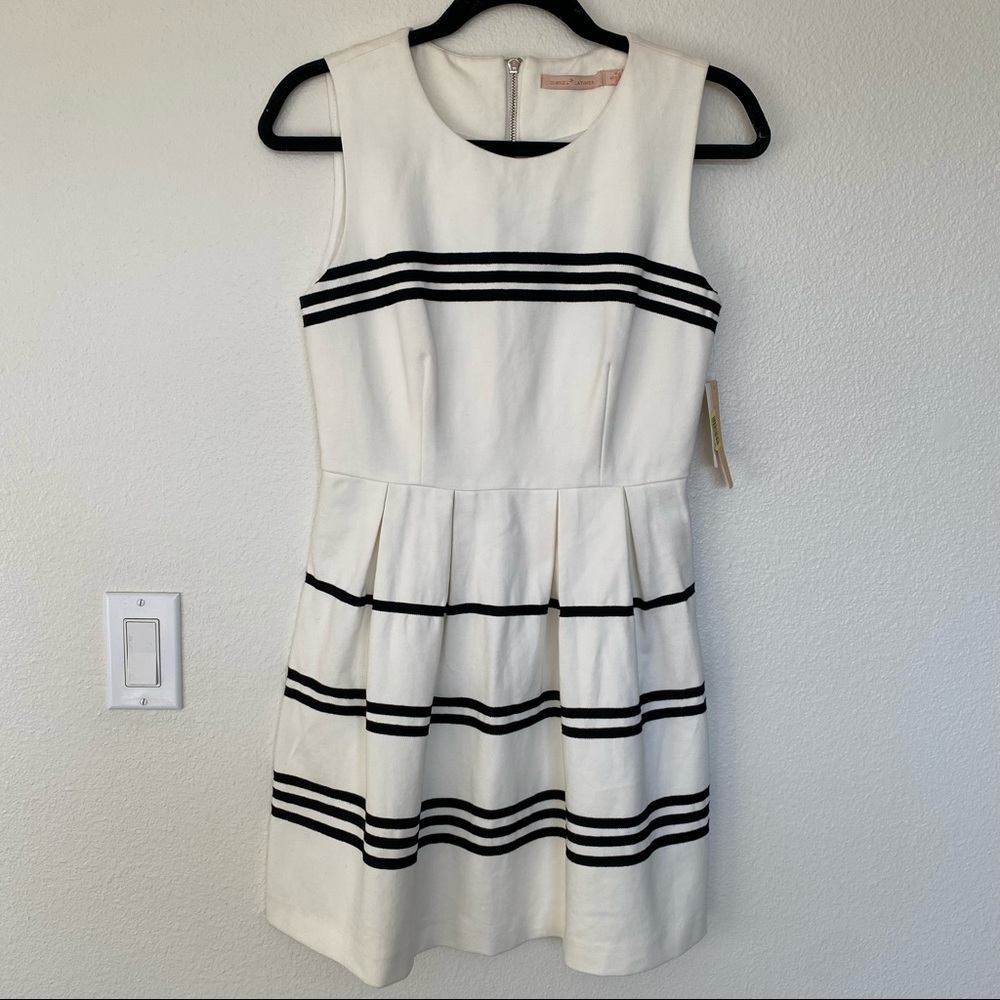 Gibson and Latimer White and black fit and flare dress